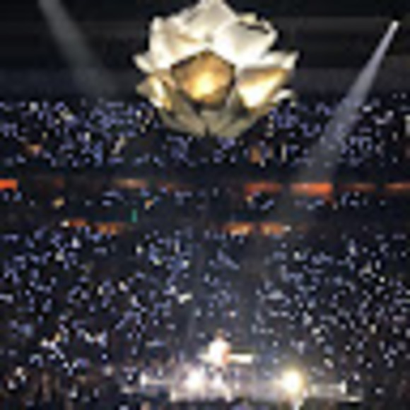 Profile Picture of Lizzie Digioia (@lizzie_digioia) on Poshmark