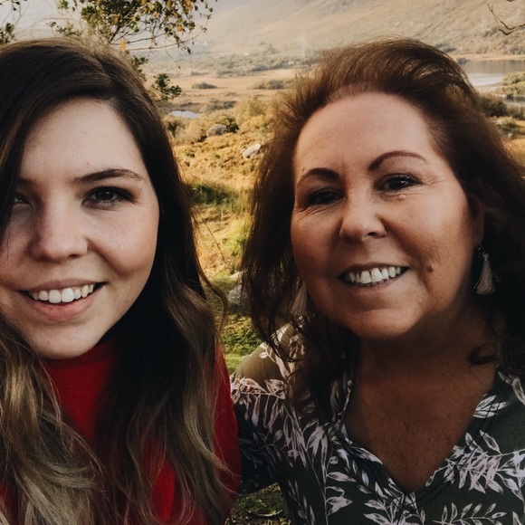 Profile Picture of Kim Darnell (@kimdarnell) on Poshmark