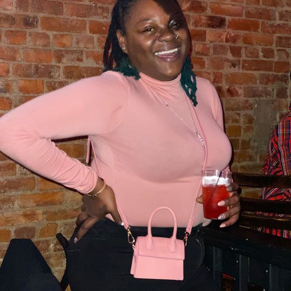 Profile Picture of Evelise Evelise (@ivyy33) on Poshmark