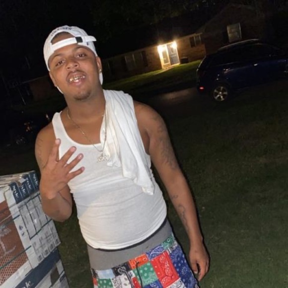 Profile Picture of Taron Smith (@taronsmith644) on Poshmark