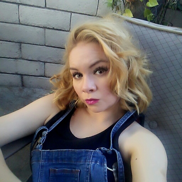 Cassandra Torian - Poshmark Profile Picture of Cassandra Torian (@kassii23) on Poshmark