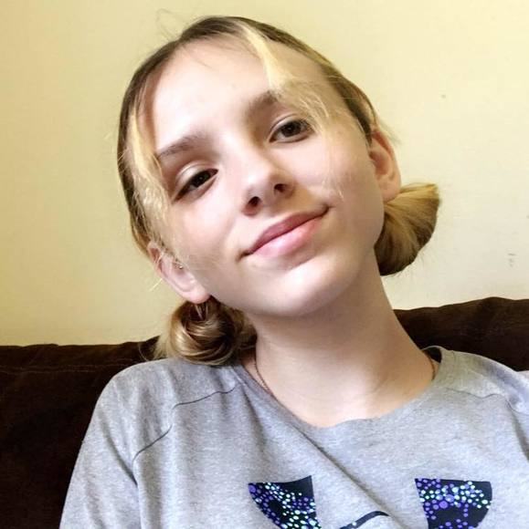 Profile Picture of Danielle Boland (@danielle_boland) on Poshmark