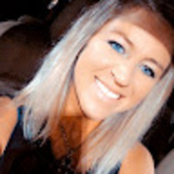 Profile Picture of Lori beth Beaty (@blankcanvas0330) on Poshmark