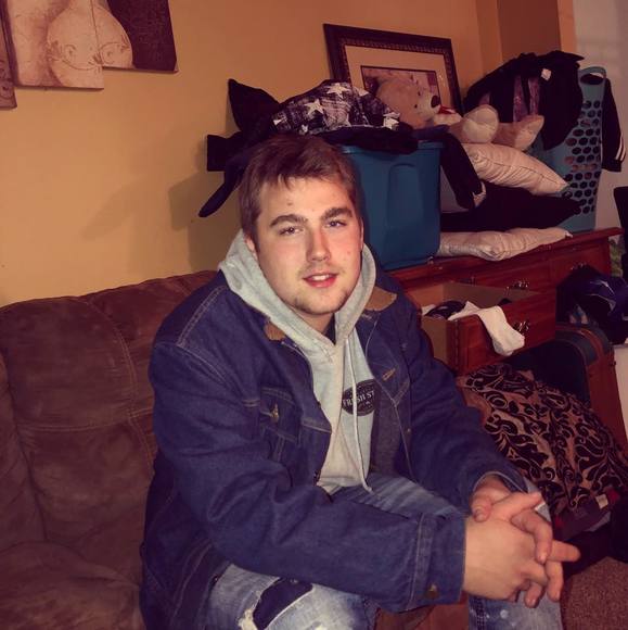 Profile Picture of Tony Hanmer (@deeznuts178) on Poshmark