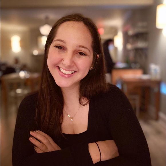 Profile Picture of Hanna Zirinsky (@hlzirinsky) on Poshmark