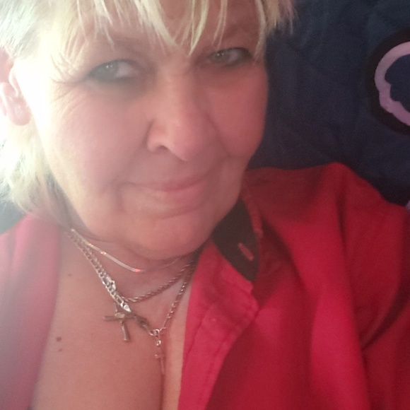 Profile Picture of Karen Tessneer (@ktessneer) on Poshmark