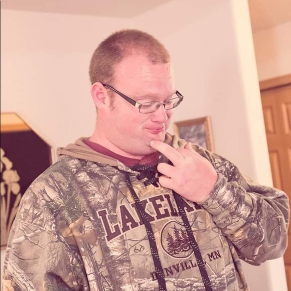 Profile Picture of Evan Graff (@evangraff04) on Poshmark