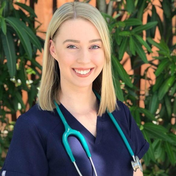 Profile Picture of Victoria Skrzypiec (@victoriaxdear) on Poshmark