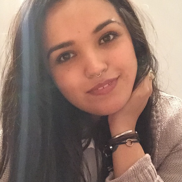 Profile Picture of Alysia Perez (@allyprz) on Poshmark