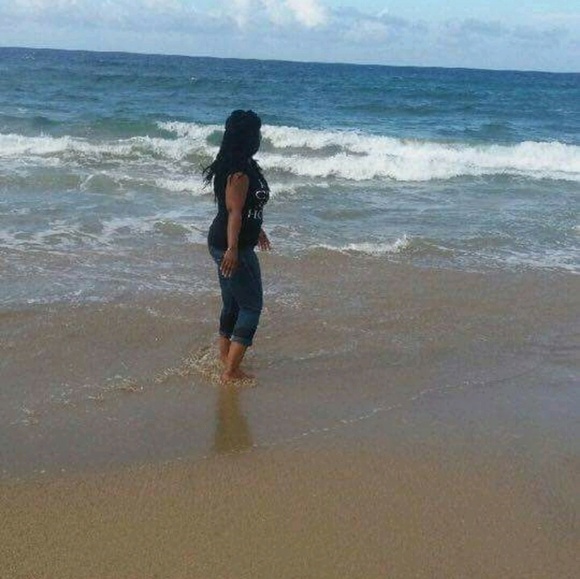 Profile Picture of Gena Warren (@genaw40) on Poshmark