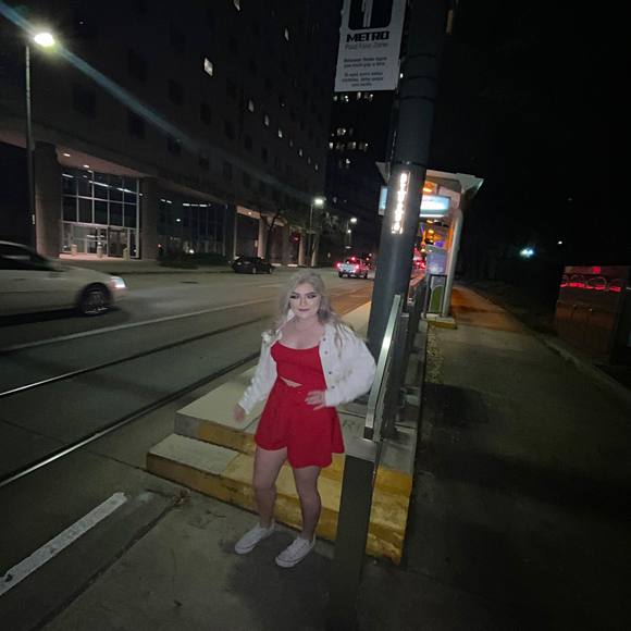Profile Picture of Allison Cain (@abcain4199) on Poshmark