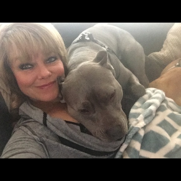 Profile Picture of Amanda Hinesley (@ahines1974) on Poshmark