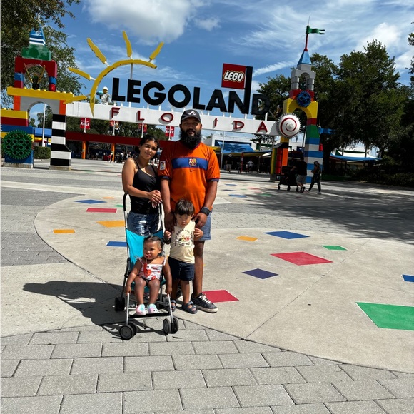 Profile Picture of Martinez Chuchi (@chuchim14) on Poshmark