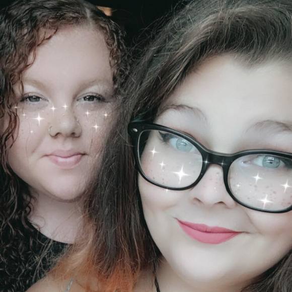 Profile Picture of Emily Johns (@emilythehustler) on Poshmark