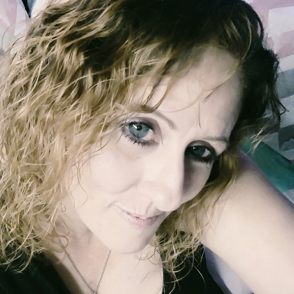 Profile Picture of Ellen Reilly (@msdinky) on Poshmark