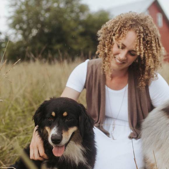 Profile Picture of Andrea Nymeyer (@andrea_dn) on Poshmark