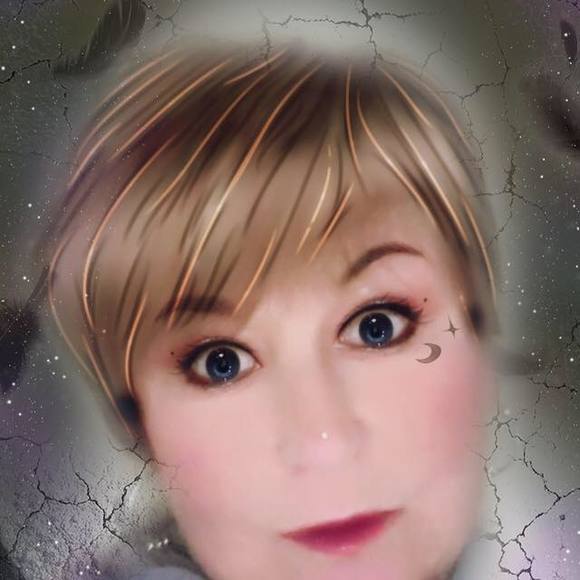 Profile Picture of Dee dee Whitledge (@dwhitledge) on Poshmark