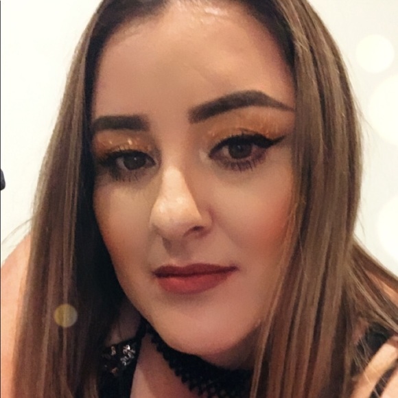 Profile Picture of Erika Salomon (@yessyoce82) on Poshmark