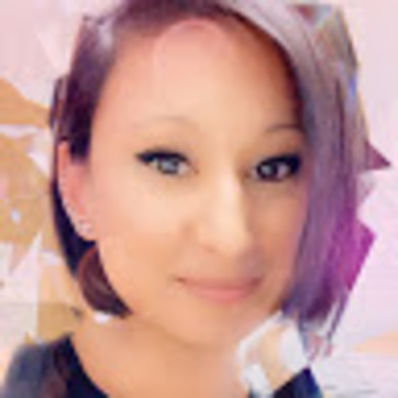 Profile Picture of Anne Vandaley (@annevandaley) on Poshmark