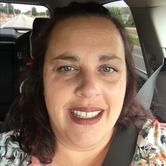 Profile Picture of Amber Rodda (@amberrodda) on Poshmark