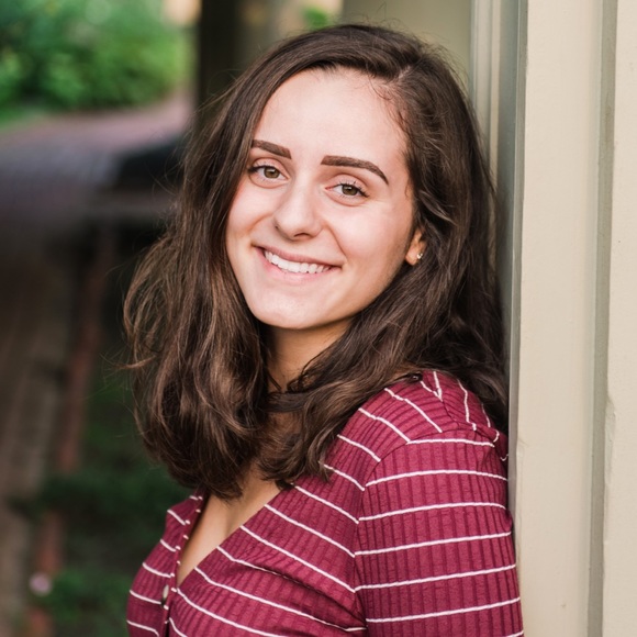 Profile Picture of Shelby Robusto (@shelbyrobusto) on Poshmark