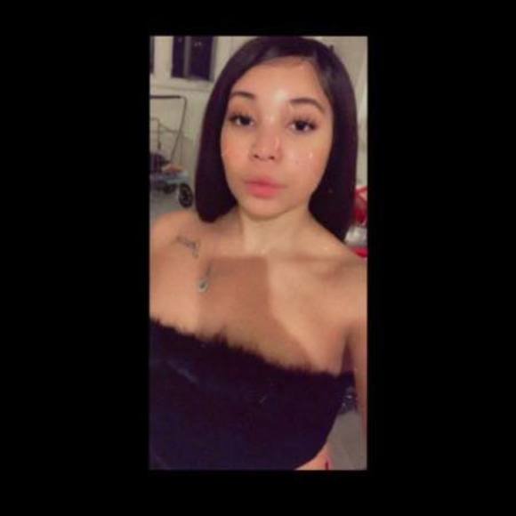 Profile Picture of Brianna Oneal (@barbie_brii17) on Poshmark