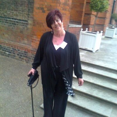 Profile Picture of Theresa Cave (@PUTDOWNTHEKNIFE) on Twitter