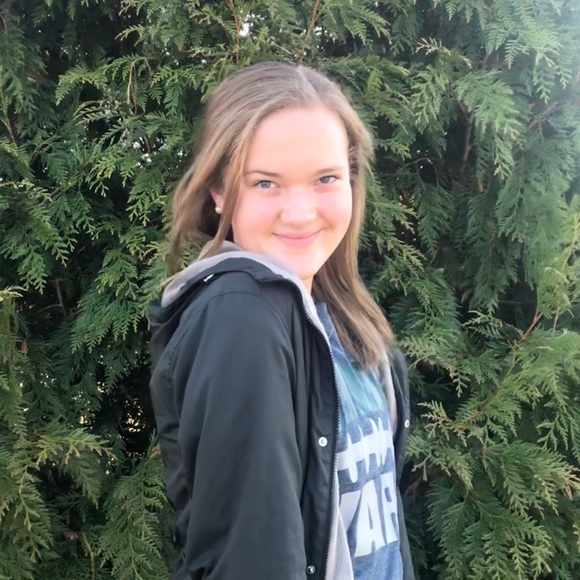 Profile Picture of Lauren Keffer (@laurenkeffer) on Poshmark