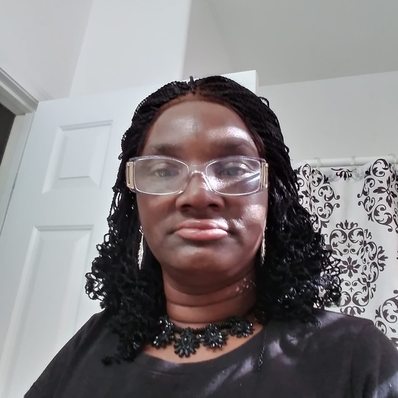 Profile Picture of Devona Barker (@sweetyass569) on Poshmark