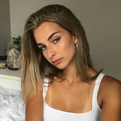 Profile Picture of Léa Lafleur (@leaalafleurr) on Twitter