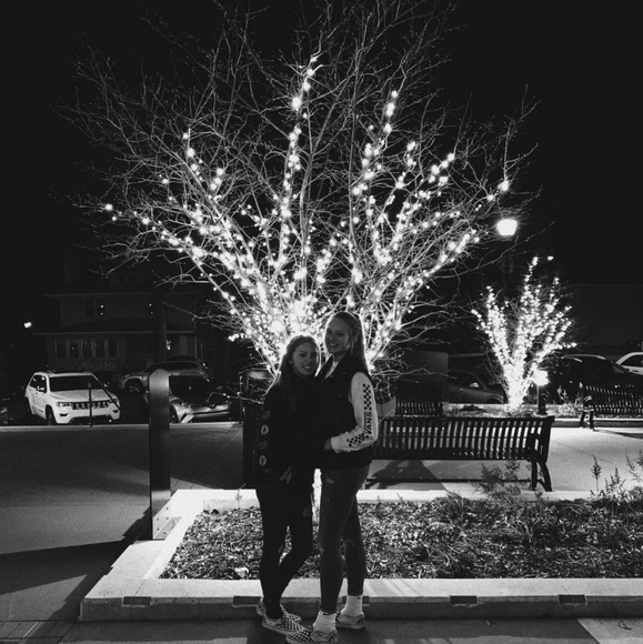 Profile Picture of Jessica Wardrip (@jwardrip1122) on Poshmark