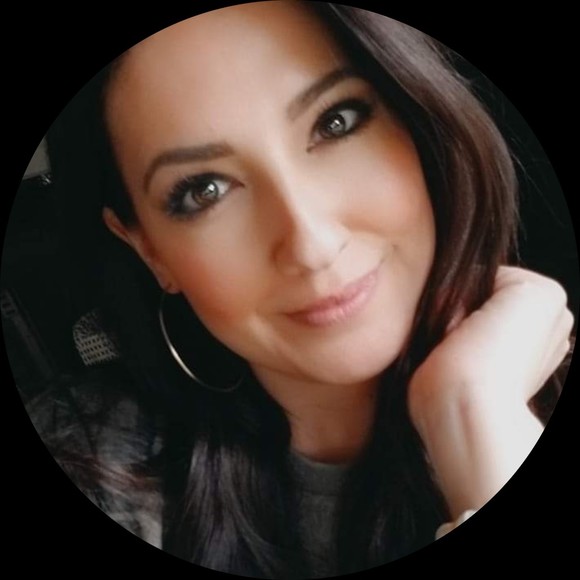 Profile Picture of Candice Frantz (@honeyofagem) on Poshmark