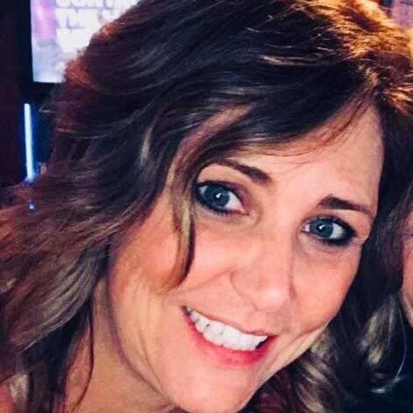 Profile Picture of Tamara Champeny (@tamarac0902) on Poshmark