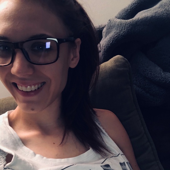 Profile Picture of Carlie Regan (@carles129) on Poshmark