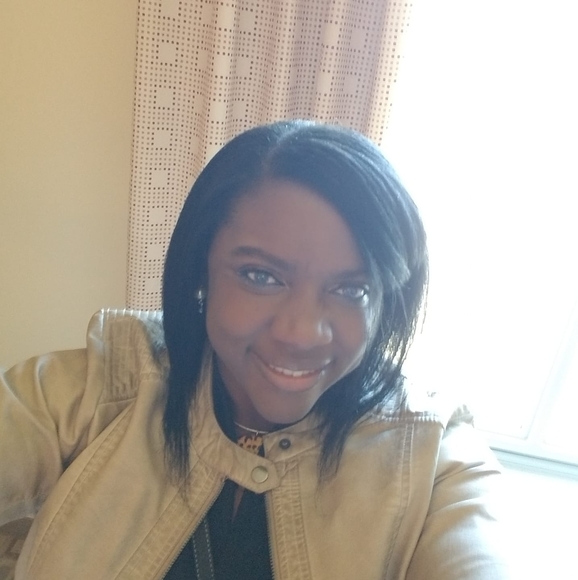 Profile Picture of Kimberly Powers (@mashaew73) on Poshmark