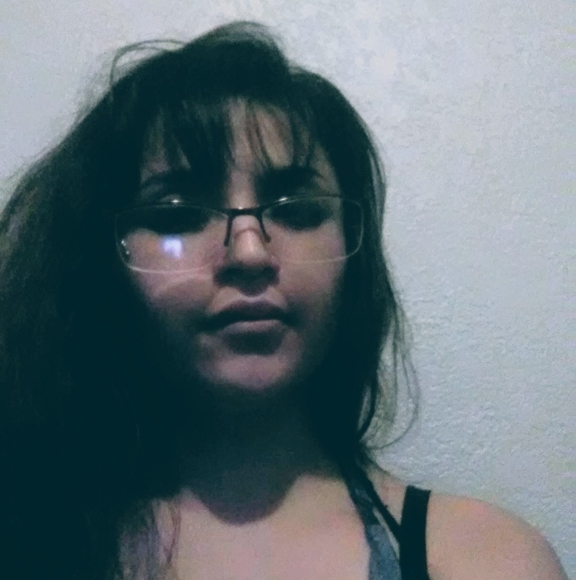 Profile Picture of Janett Emmy (@jemmytriptz) on Poshmark