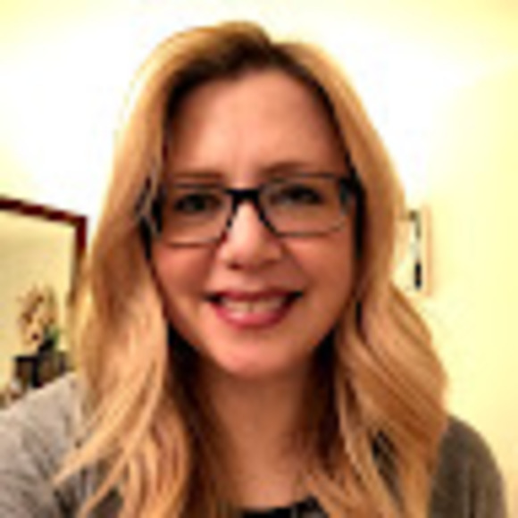 Profile Picture of Nikki White (@doughertywhite) on Poshmark