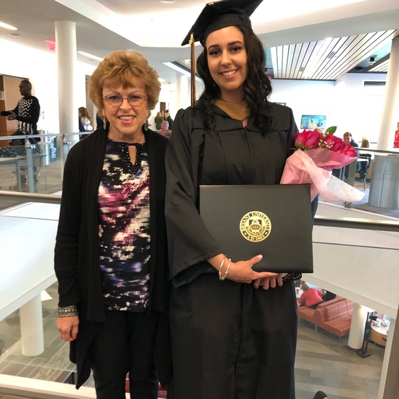 Profile Picture of Jannet Kaskiewicz (@aunnie17) on Poshmark