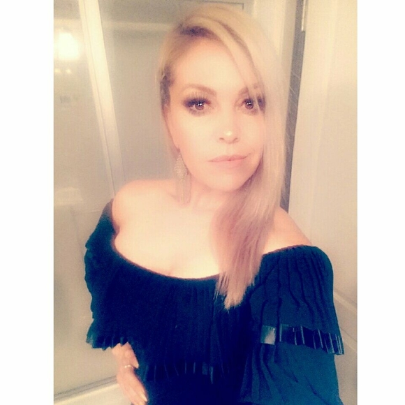 Profile Picture of Sol R morales (@fm342697) on Poshmark