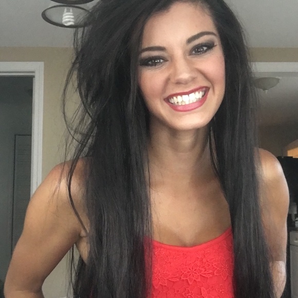 Profile Picture of Ashley Hanely (@ashcarissa) on Poshmark