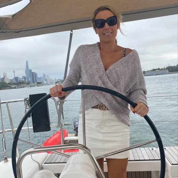 Profile Picture of Bronwyn James (@bronijames) on Poshmark