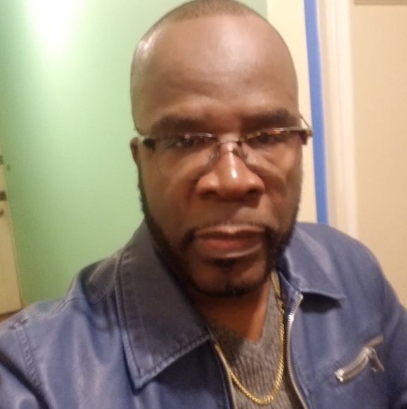 Profile Picture of David Meredith (@david_meredith) on Poshmark