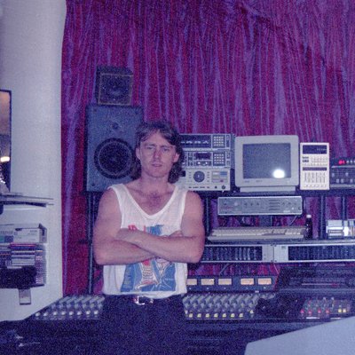 Profile Picture of John Jones (@johnjonesmusic) on Twitter