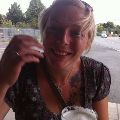 Profile Picture of Julia Dickens (@pheannie) on Twitter