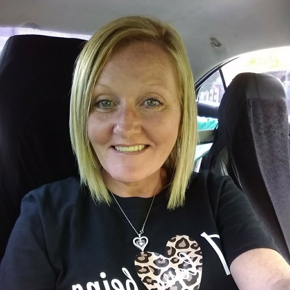 Profile Picture of Shannon Downs (@shanloretta1) on Poshmark