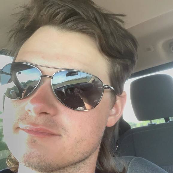 Profile Picture of Aaron Leger (@aaronleger) on Poshmark