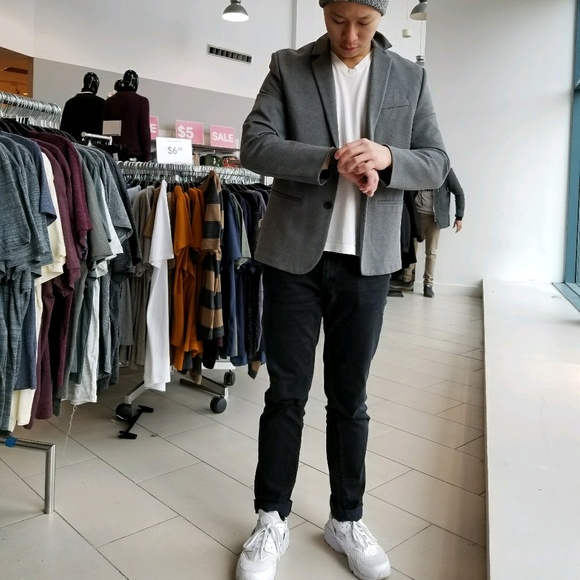 Profile Picture of Eric Cheng (@echeng212) on Poshmark