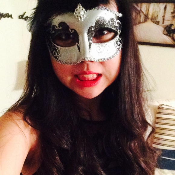 Profile Picture of Cindy Tsuei (@cinderbox) on Poshmark