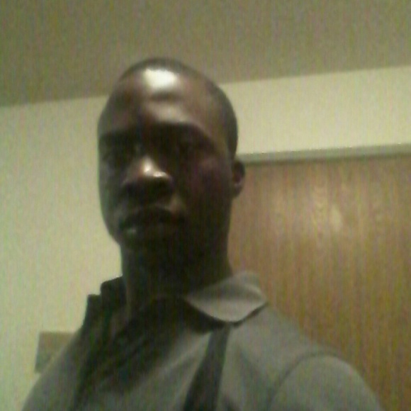 Profile Picture of Alvine Dyea (@alvine44) on Poshmark