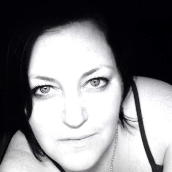 Profile Picture of Michelle Fowler (@cheekythings) on Poshmark